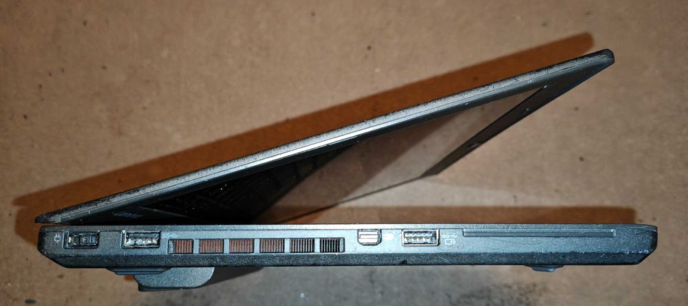 Laptop  Lenovo Core I5 6300U 8gb ddr3 display 14inch