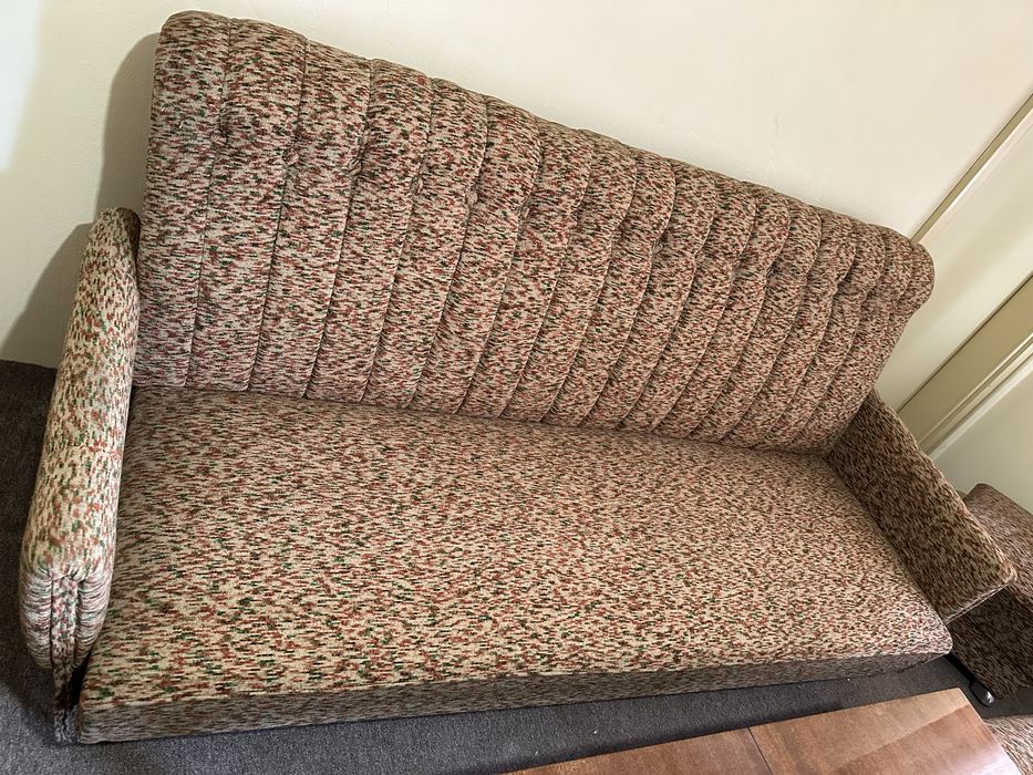 Холна гарнитура - диван, фотьойли и табуретки