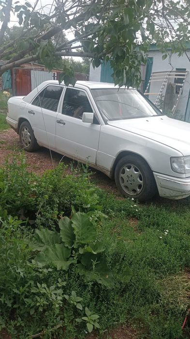 Mersedes 124 белый