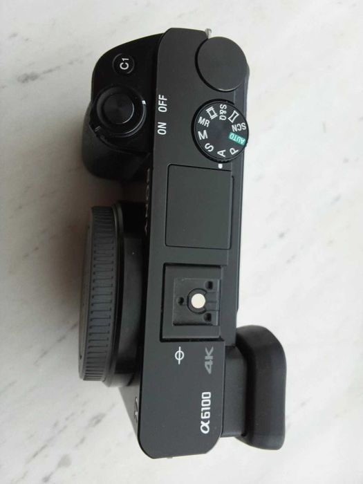 Sony A6100 тяло.