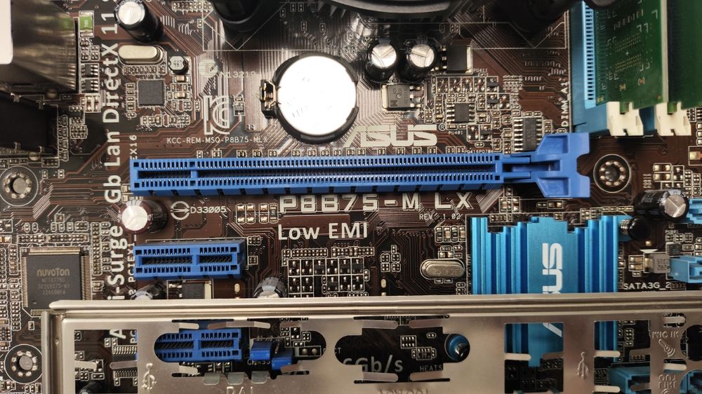 дъно, процесор и памет