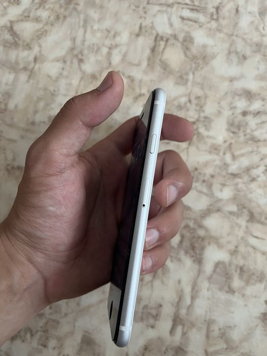Продам Iphone SE