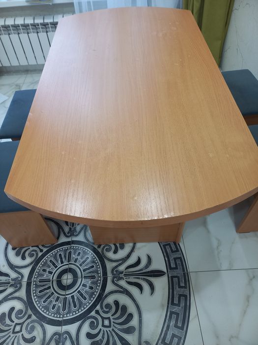 Стол со стульями