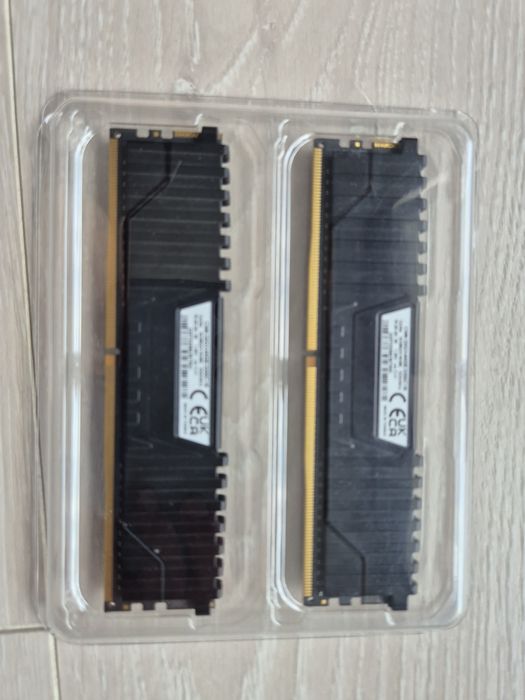 Kit i7-14700 cu placa de baza B760 si 32GB DDR4-3200 Corsair