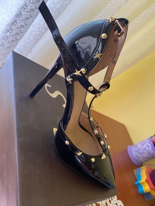 Pantofi cu toc noi negri