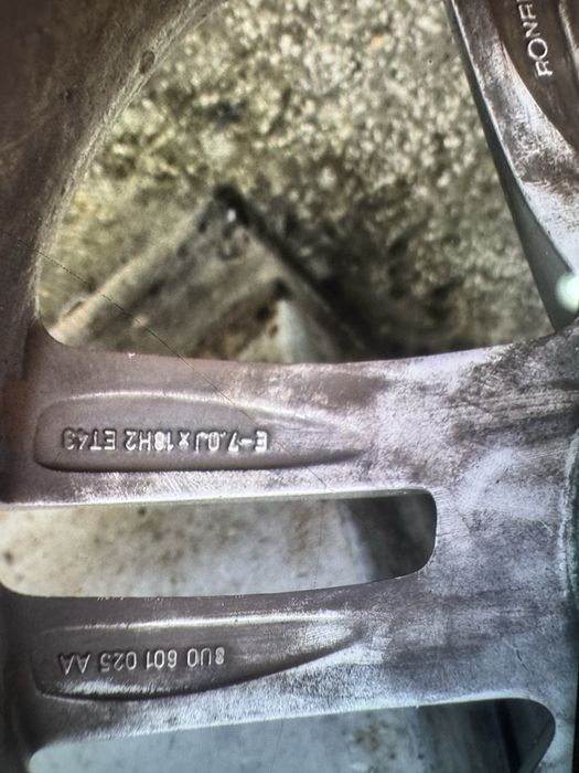 De vanzare 4 jante cu cauciuri de iarna in stare foarte buna