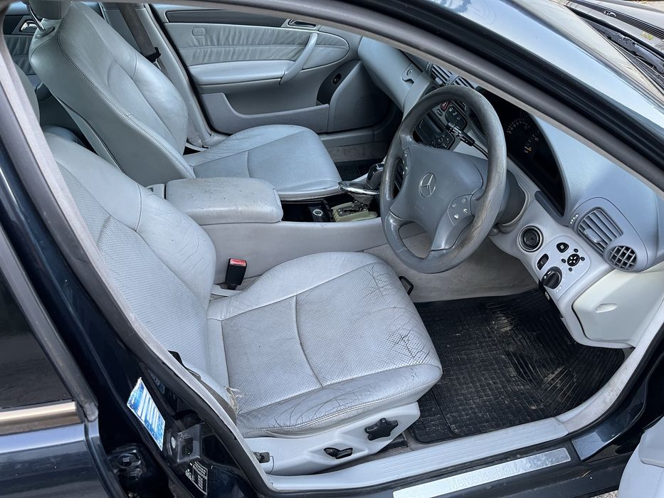 На части 3 броя Mercedes C-class W203 (бензинови)
