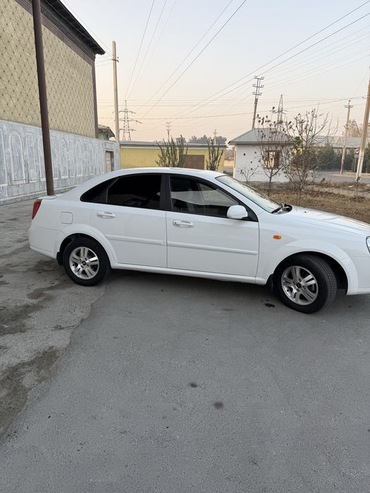 Lasetti 1.6 avtomat Sotiladi 2013 - yil hamma joiy yaxshi xolatda