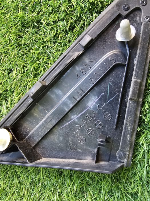 Уголок крыла LEXUS RX330