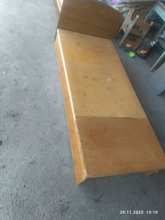 Кровати две с матрасами