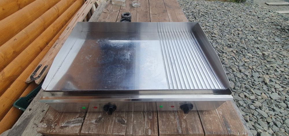 Gratar electric profesional  neted si striat