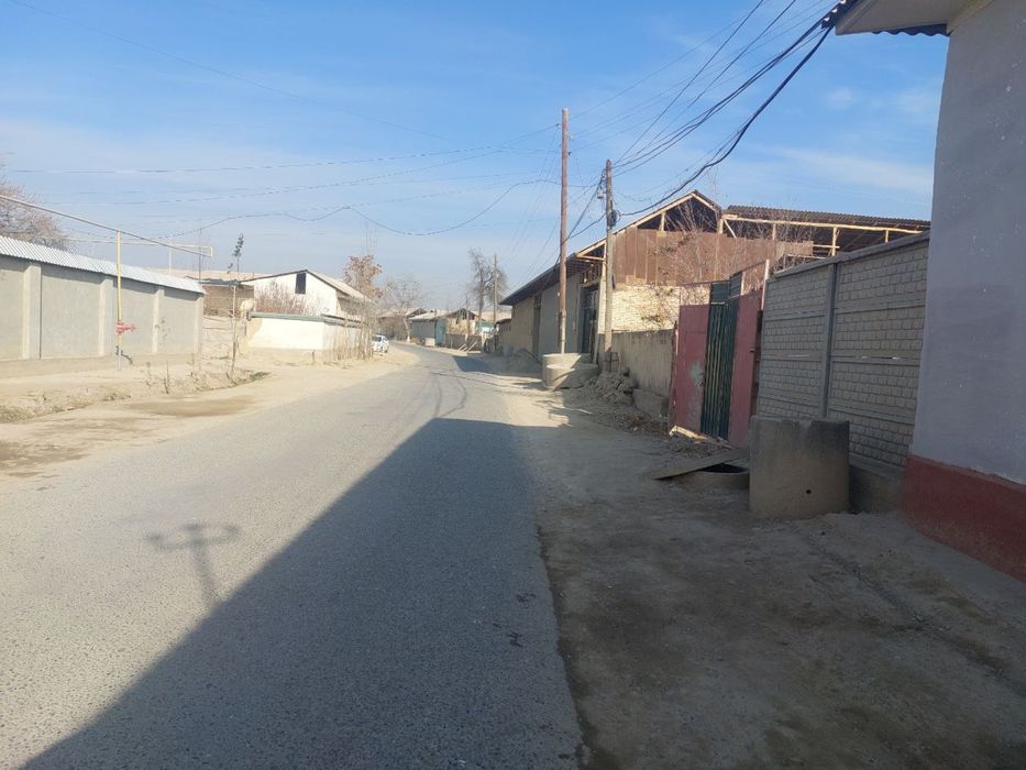 15+ сотих ховли участка сотилади. Махаллани юрагида жойлашган.