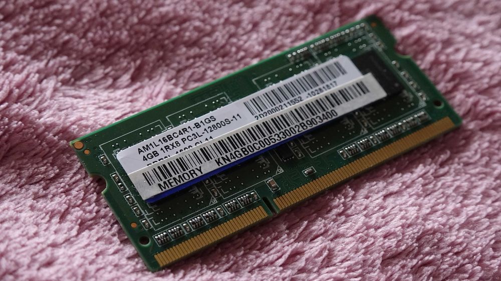 Память DDR3 ( 1+1)гб
