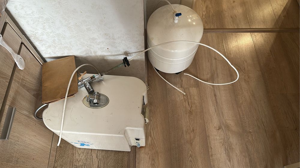 Система фильтрации воды с накопительным баком