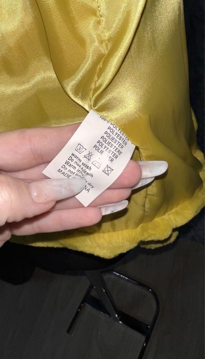 Capa din blana de culoare galben mustar