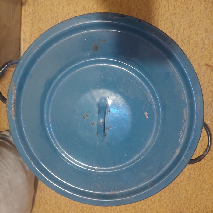 Эмалированная кастрюля