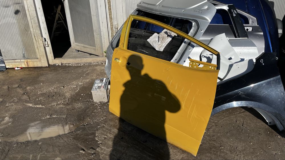 Toyota Prius ZVW60 предна дясна врата