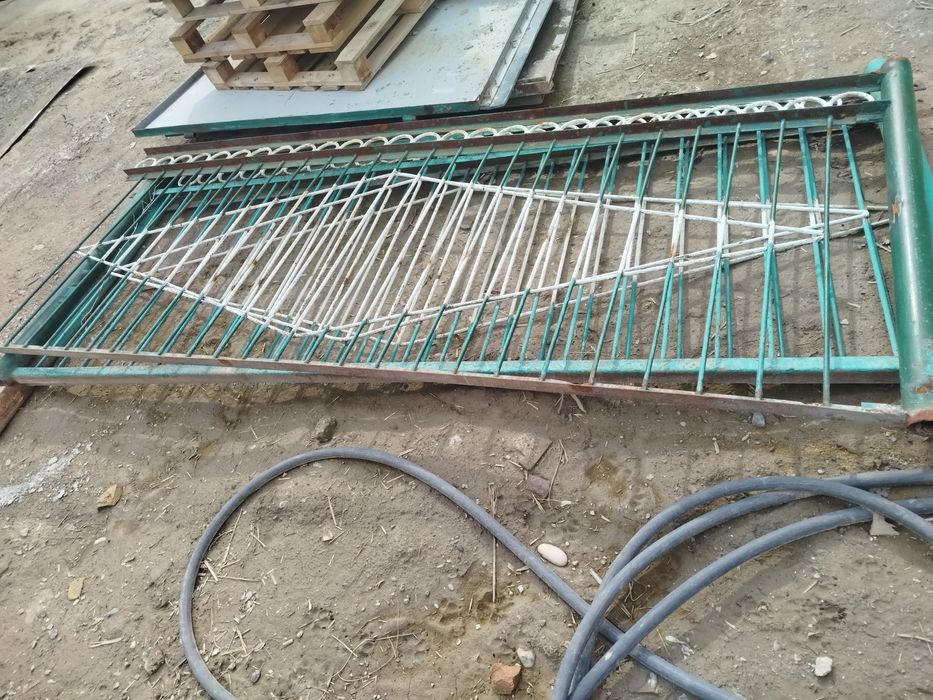 Железная ограда забор