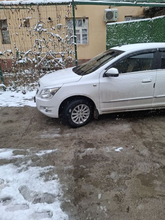 Kobalt avtomobili sotiladi.