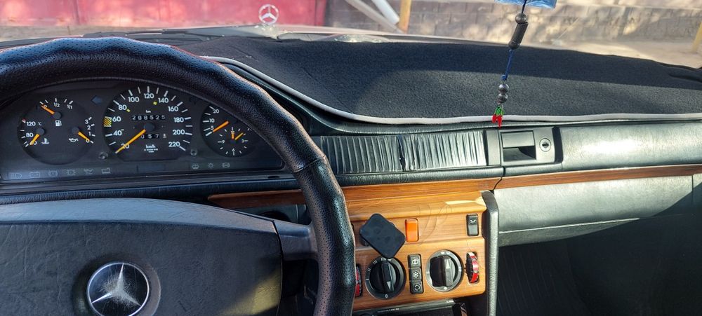 Мерседес 124 на ходу