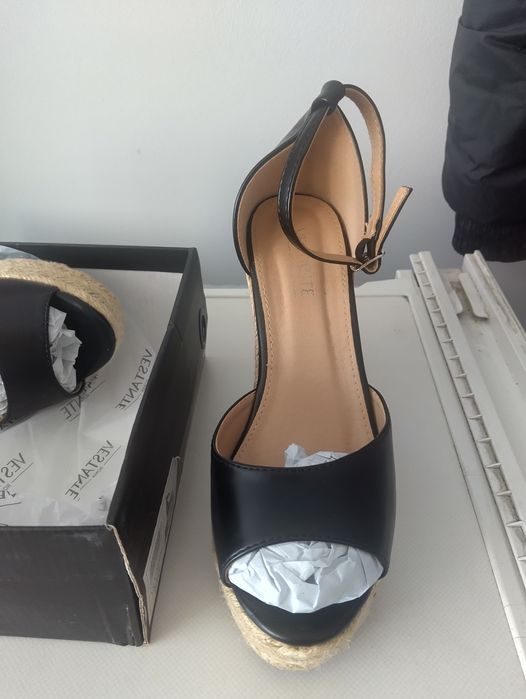 Сандали с платформа