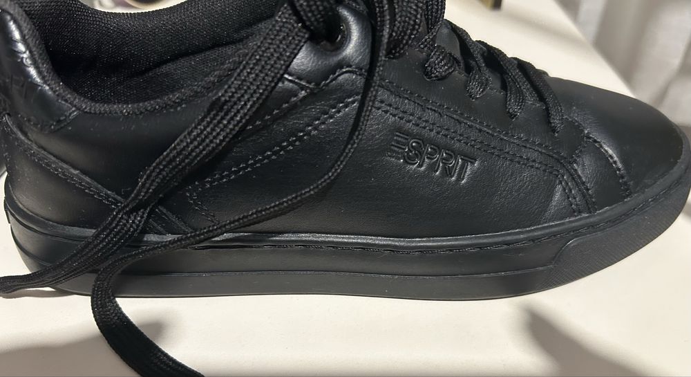 Pantofi Sport Esprit  Noi marime 38 . Detalii in privat