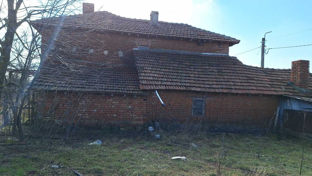 Къща с голям двор 6700 кв.м. за 29999 евро в с. Шарково от СОБСТВЕНИК