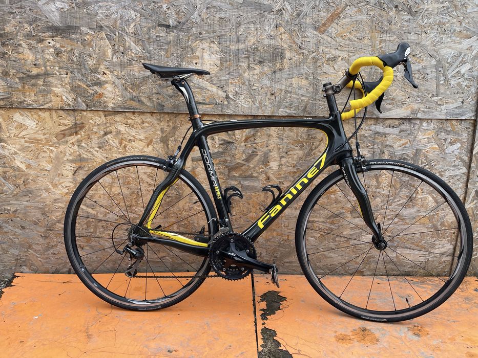 Bicicleta cursiera cadru full carbon Pinarello Dogma 65.1 shimano 105