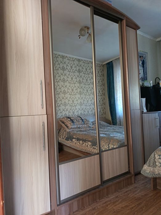 Продаю спальный гарнитур