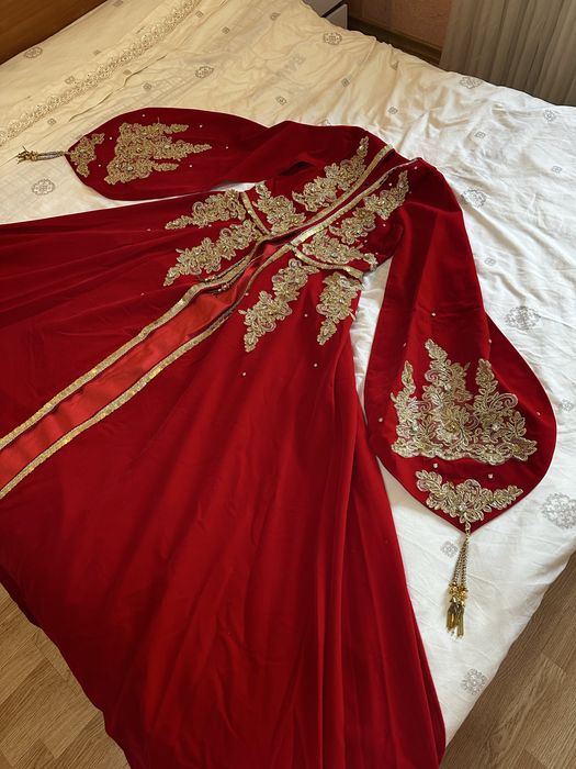 Продается роскошное красное платье раз:L-Xl