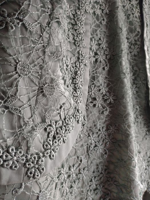 Compleu din dantela