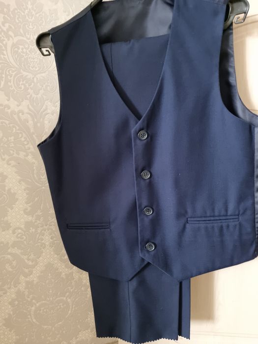 Продам костюм школьный