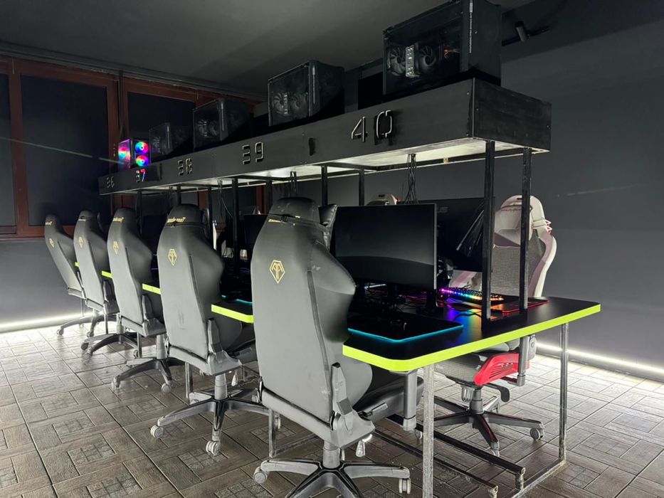 Компьютерный стол  под заказ