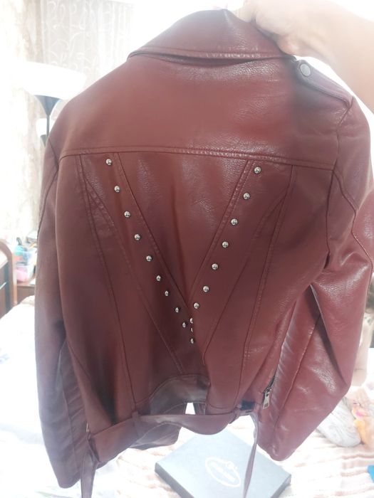 Продам куртку женскую