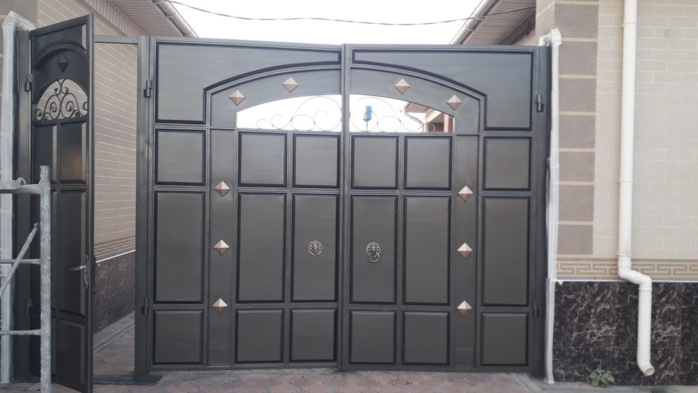 Красим ворота, ограждения, навесы