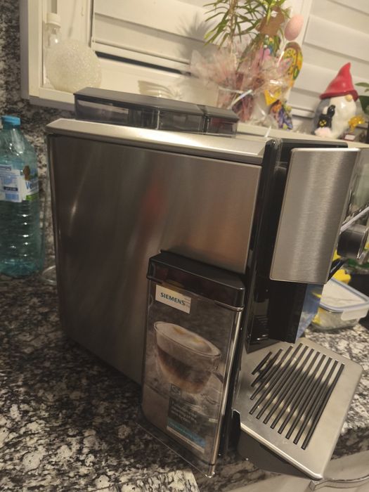 Продавам кафе робот Siemens EQ 9 s700