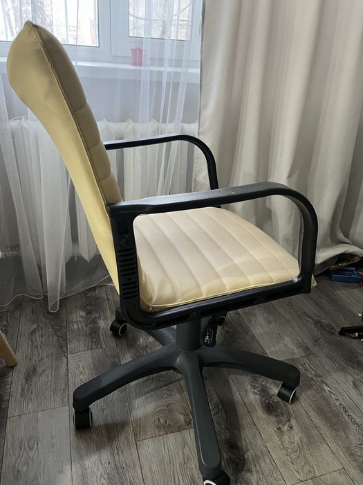 Продам кресло офисное