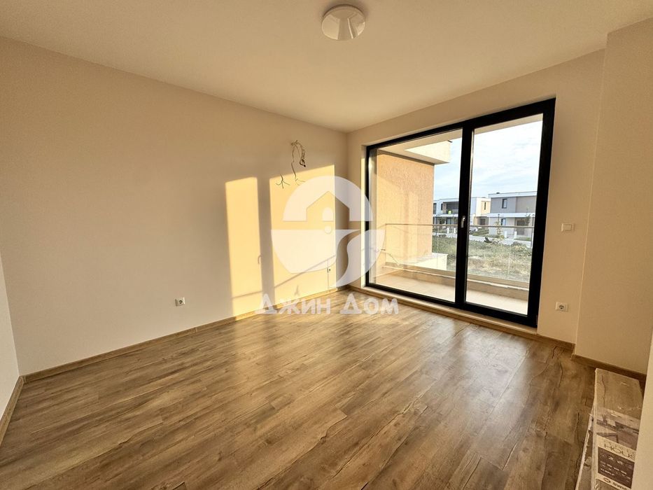 Двуетажна къща в к-с „Виктория Авеню“, гр. Поморие