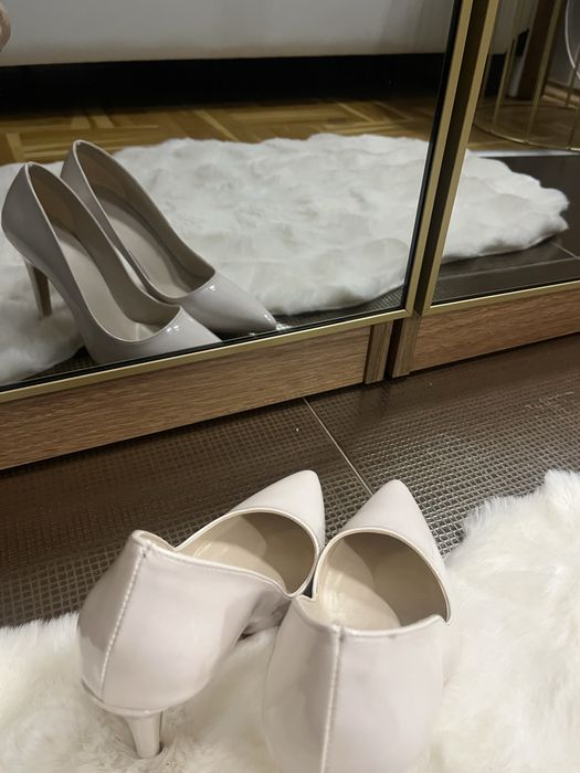 Обувки на висок ток