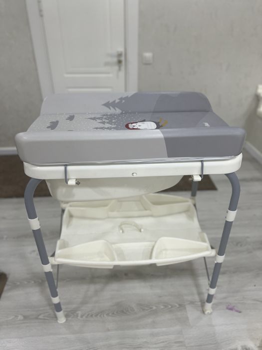 Пленальный стол и детская ванная от бренда Jikel.