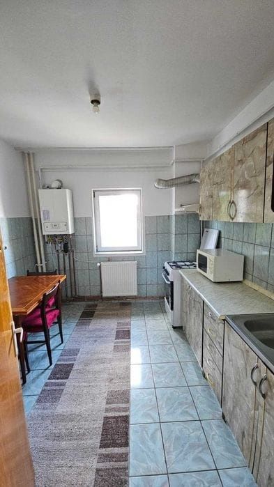 Închiriere apartament 3 camere
