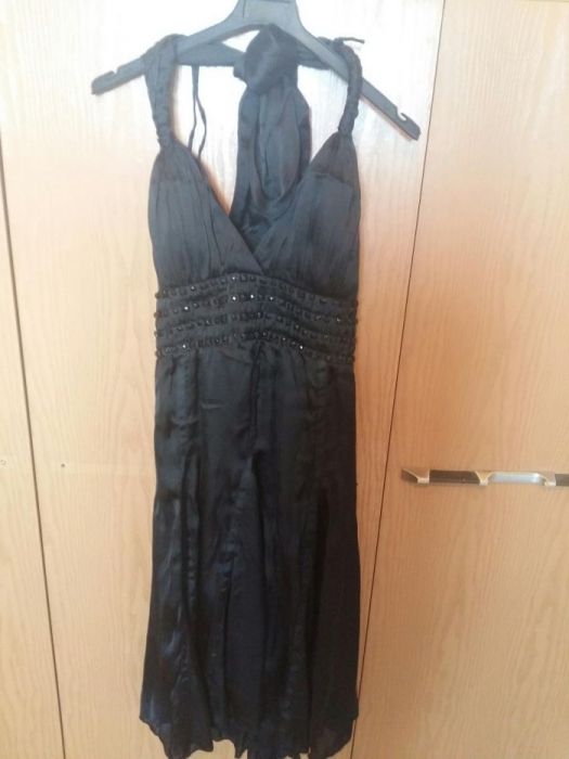 Черна стенен рокля