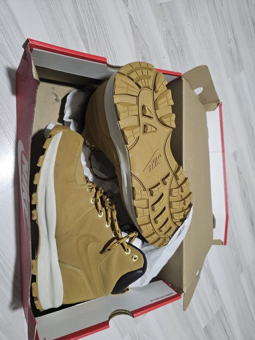 Vând bocanci , ghete nike aproape nou 41