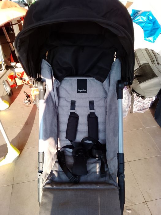 Cărucioare și măsuță pentru coii