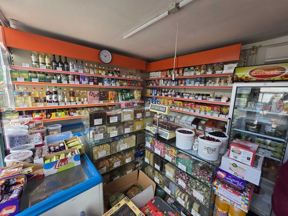 Închiriez spațiu comercial Piața Alexandru cel Bun