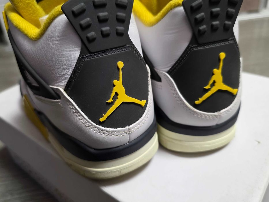 Air Jordan 4 Retro Sulfur originali din piele naturală, mărime 40.5