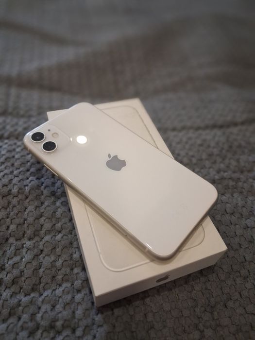 IPhone 11, в хорошем состоянии.