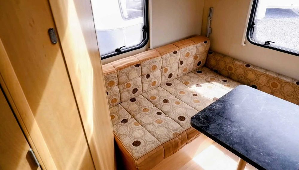 Продавам пет местна каравана „Sterling Eccles Sapphire“ 2010г. с МОТОРМУВЪР И ФОРСЕЛТ!