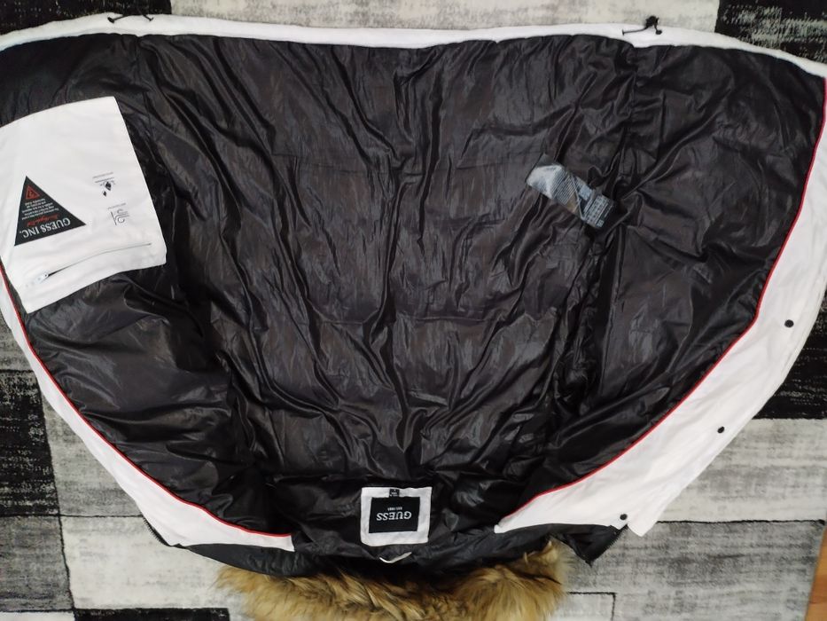 Geacă Guess  originală.