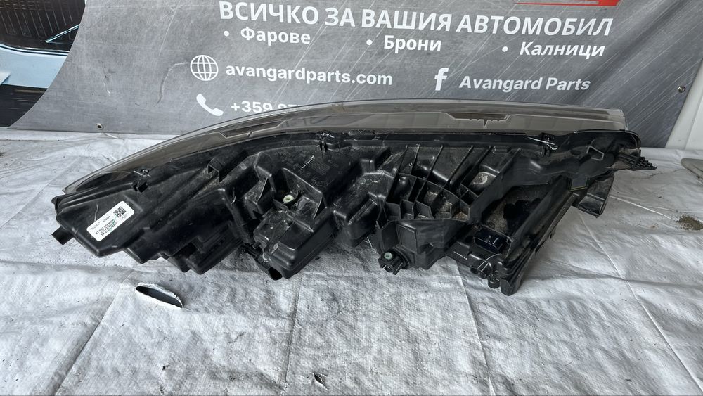 3 броя десен и 1 брой ляв фар Ford Mustang E-Mach 2021-